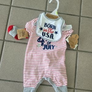 Unisex 3 Months Baby Essentials 4th Of July Born In The USA Coverall Bib Socks